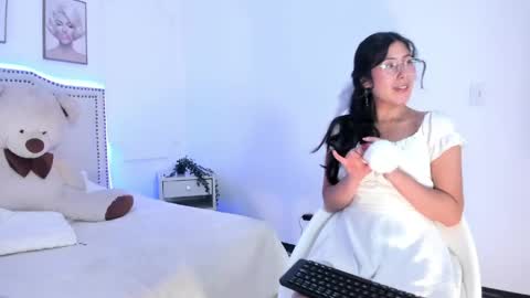 juliee_ross online show from April 30, 2026, 12:44 pm