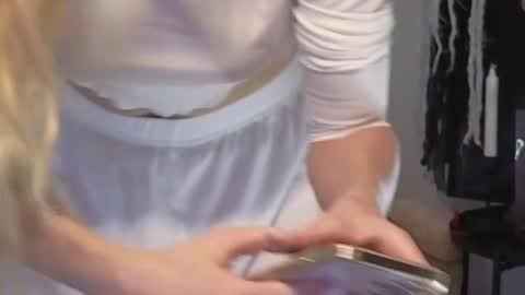 Julia online show from October 25, 2025, 11:51 am