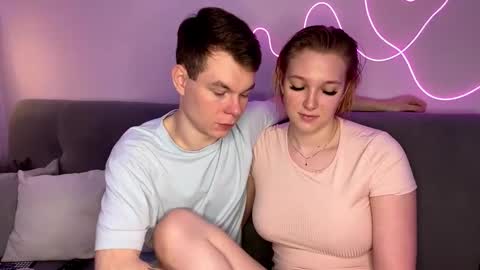 Julie and Thomas online show from October 3, 2025, 8:11 am