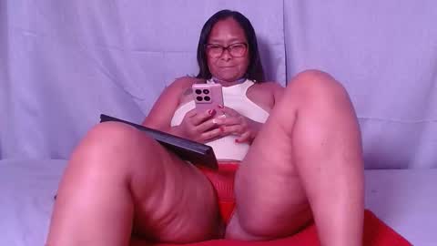 julielove1 online show from April 26, 2026, 4:32 am