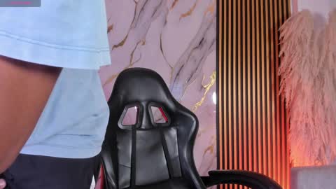 Julien online show from April 1, 2026, 11:55 am