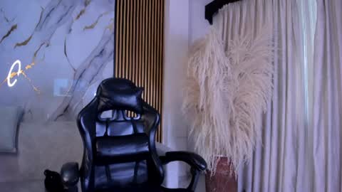 Snapshot of juliensaint_ chatting on July 12, 2026, 11:45 am Julien online show from July 12, 2026, 11:45 am