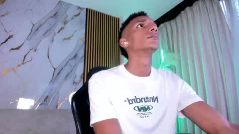 Snapshot of juliensaint_ chatting on July 18, 2026, 12:09 pm Julien online show from July 18, 2026, 12:09 pm