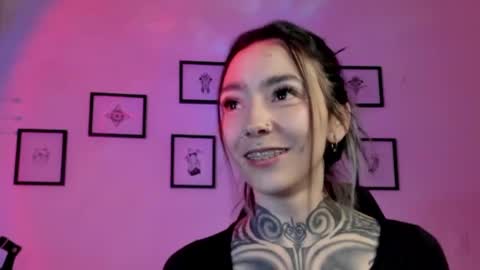 juliet_sourire online show from December 7, 2024, 3:36 am