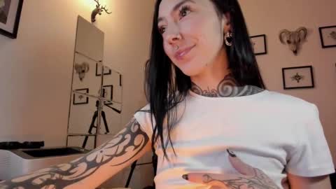 juliet_sourire online show from February 5, 2025, 2:29 am