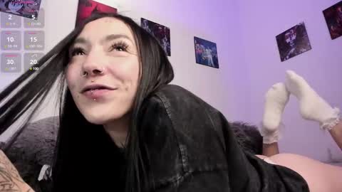 juliet_sourire online show from March 11, 2025, 5:02 pm