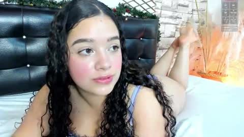 julieta_333 online show from December 19, 2025, 1:29 pm