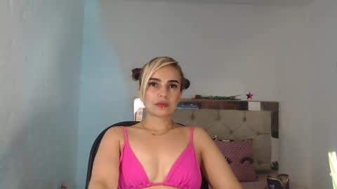 julieta__fox_ online show from March 10, 2025, 5:00 am