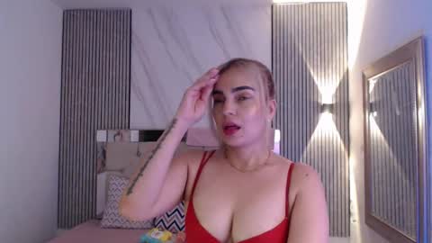 julieta__fox_ online show from April 12, 2026, 3:00 am