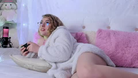 Juli  online show from April 15, 2026, 6:09 am