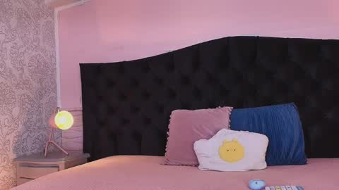 Snapshot of julieta_cortes__ chatting on June 9, 2026, 12:17 pm Julieta online show from June 9, 2026, 12:17 pm