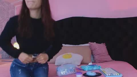Snapshot of julieta_cortes__ chatting on June 10, 2026, 12:04 pm Julieta online show from June 10, 2026, 12:04 pm