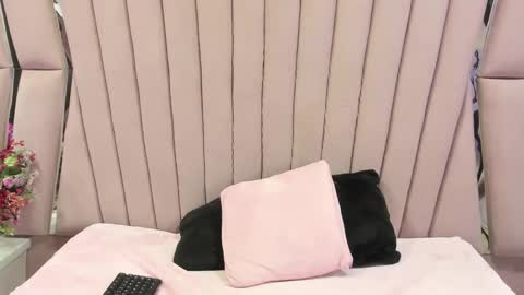 Julieta online show from December 15, 2025, 11:53 pm