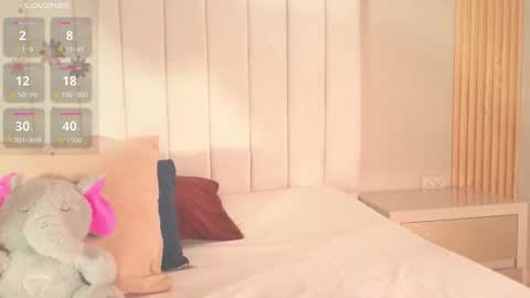 Julieta  IG juietaflower06 online show from January 18, 2026, 11:25 am