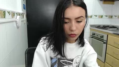 julieta_fn online show from April 17, 2026, 1:58 pm