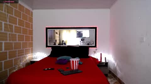 Julieta Rodriguez online show from September 15, 2025, 4:51 pm