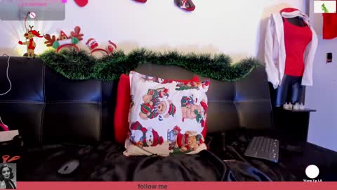 Snapshot of julieta_wall2 chatting on December 22, 2024, 8:05 am Julieta wall online show from December 22, 2024, 8:05 am
