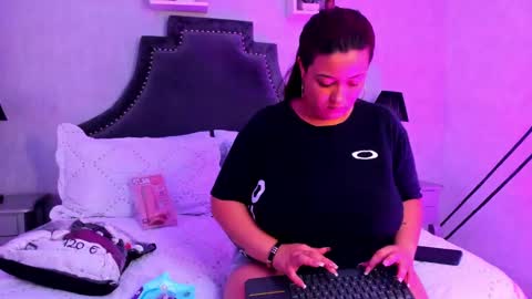 julietakane online show from December 10, 2024, 3:30 am