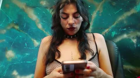    online show from September 18, 2025, 9:22 am