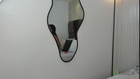 juliethasaenz online show from March 3, 2025, 11:55 am