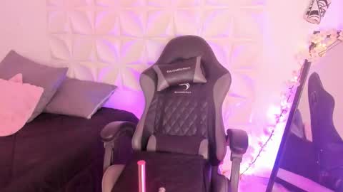 Julieth online show from November 27, 2025, 8:33 pm