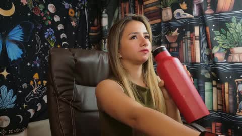 Julietta Jackson online show from December 5, 2024, 9:06 pm