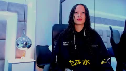 Hi guys It is a pleasure to have you here I am Julieta  online show from September 28, 2025, 12:21 pm