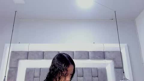 Hi guys It is a pleasure to have you here I am Julieta  online show from November 27, 2025, 12:18 pm