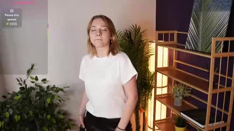 Snapshot of juliettakaniecki chatting on September 17, 2025, 3:08 am Mia online show from September 17, 2025, 3:08 am