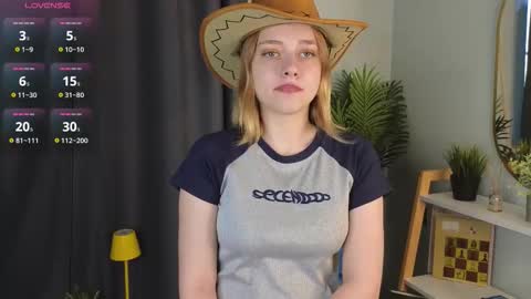 Snapshot of juliettakaniecki chatting on October 17, 2025, 3:10 am Mia online show from October 17, 2025, 3:10 am