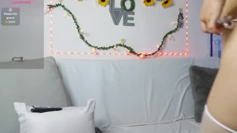 Snapshot of juliette_r chatting on May 19, 2026, 11:44 pm Juliette online show from May 19, 2026, 11:44 pm