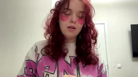 Snapshot of juliettesimich chatting on May 31, 2026, 12:01 pm Lily online show from May 31, 2026, 12:01 pm