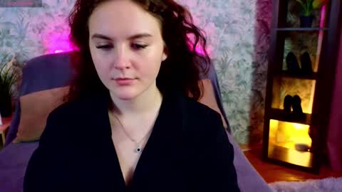 Julia online show from November 20, 2025, 1:33 pm