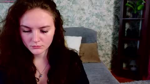 Julia online show from November 24, 2025, 2:50 pm