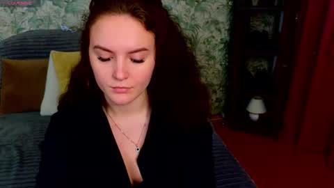 Julia online show from November 30, 2025, 1:15 pm