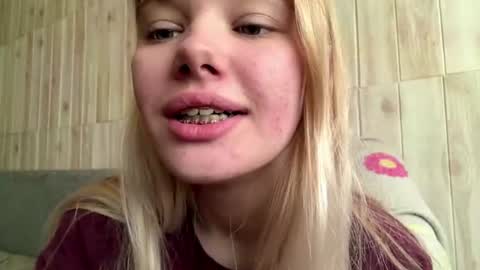 Snapshot of juligwartney chatting on July 2, 2026, 4:40 am Malin online show from July 2, 2026, 4:40 am