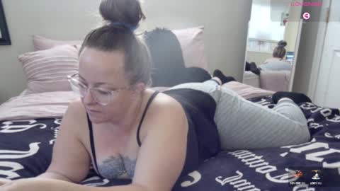 Snapshot of julimonroe chatting on December 18, 2024, 3:11 pm Juli Monroe online show from December 18, 2024, 3:11 pm