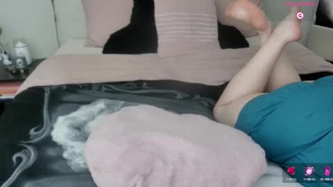 Snapshot of julimonroe chatting on January 31, 2025, 3:20 am Juli Monroe online show from January 31, 2025, 3:20 am
