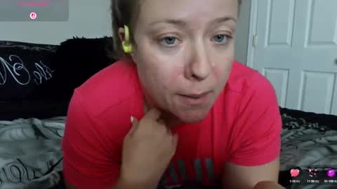 Snapshot of julimonroe chatting on September 17, 2025, 3:19 am Juli Monroe online show from September 17, 2025, 3:19 am