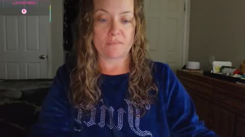 Snapshot of julimonroe chatting on September 30, 2025, 2:05 am Juli Monroe online show from September 30, 2025, 2:05 am