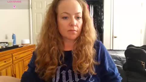 Snapshot of julimonroe chatting on September 30, 2025, 3:39 pm Juli Monroe online show from September 30, 2025, 3:39 pm
