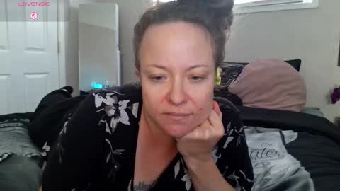 Snapshot of julimonroe chatting on October 19, 2025, 4:07 pm Juli Monroe online show from October 19, 2025, 4:07 pm