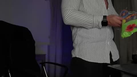 Snapshot of juliusmasters chatting on September 10, 2025, 5:57 pm JULiUS online show from September 10, 2025, 5:57 pm