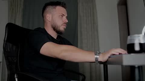 Snapshot of juliusmasters chatting on October 1, 2025, 6:25 pm JULiUS online show from October 1, 2025, 6:25 pm