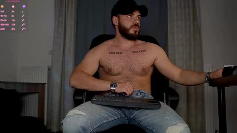 Snapshot of juliusmasters chatting on October 27, 2025, 8:24 pm JULiUS online show from October 27, 2025, 8:24 pm