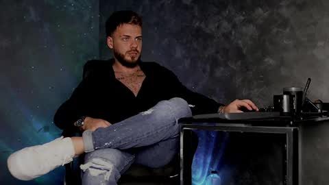 Snapshot of juliusmasters chatting on November 15, 2025, 8:27 pm JULiUS online show from November 15, 2025, 8:27 pm