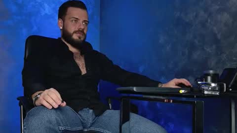 Snapshot of juliusmasters chatting on December 17, 2025, 8:59 pm JULiUS online show from December 17, 2025, 8:59 pm