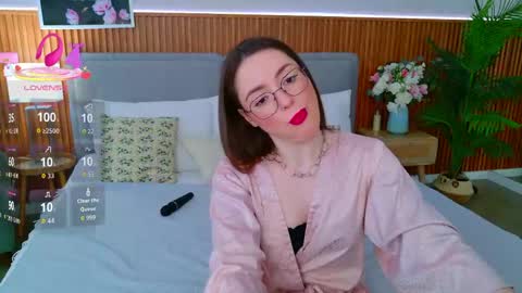 Julli online show from May 18, 2026, 5:02 am
