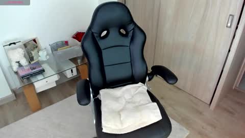 july_correa online show from September 24, 2025, 10:57 pm