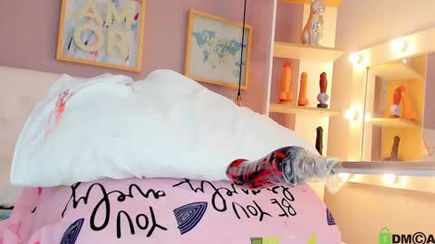  Juliana  online show from January 5, 2026, 9:07 pm